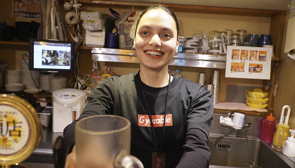 International staff member at Gyoupao Roppongi Crossing